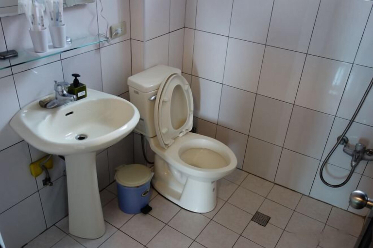 Bathroom 3, Jiufen Kaomama Hostel, New Taipei City