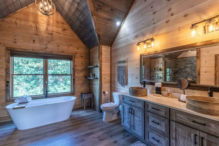Room 5, New Lux 4 King Suites Gamerm Hot Tub Views, Sevier