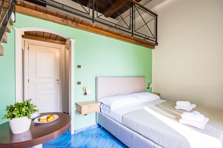 Room 4, Waterfront Riviera, Napoli