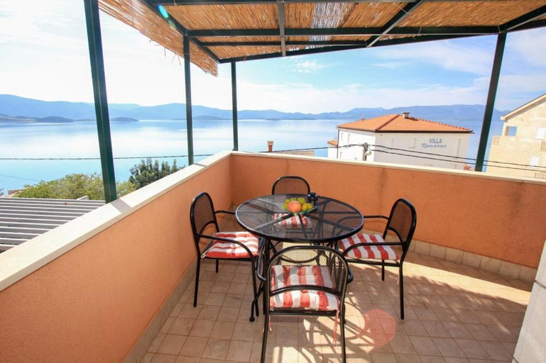 Others 4, Villa Pavla, Slivno
