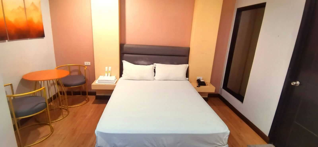 Room 4, Collection O Drive Inn Motel, Angeles City
