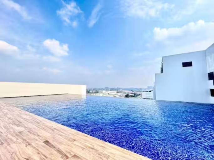 Swimming Pool 2, Jeff & Ricky Homestay @ The Podium, Kuching