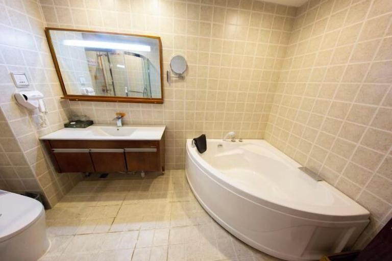 Bathroom 3, Han Tang · Grand Hotel, Jiuquan