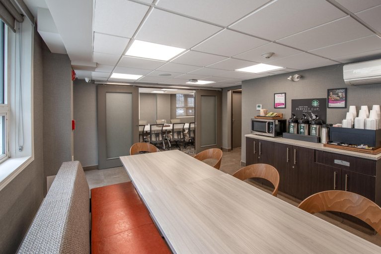Food & Drinks 5, Coast Calgary Downtown Hotel & Suites by APA, Division No. 6