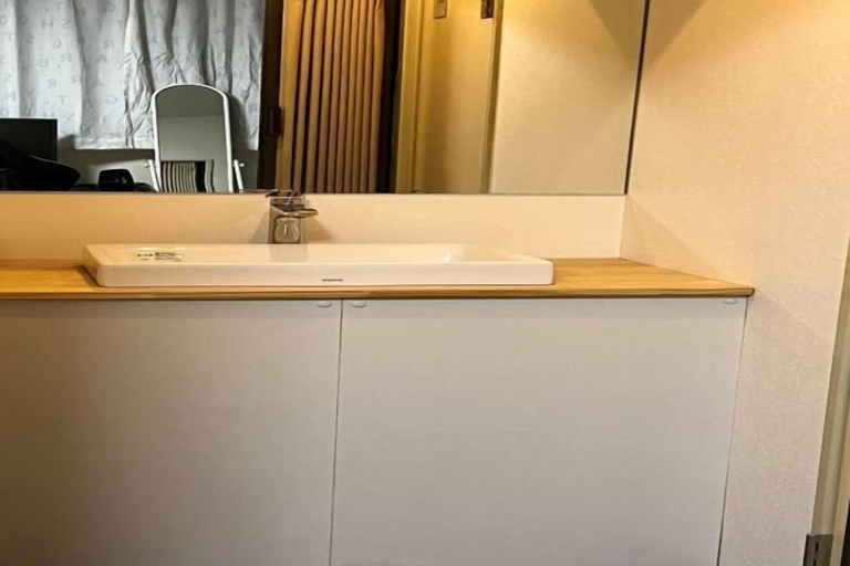 Room 5, Tokyo guest, Taitō