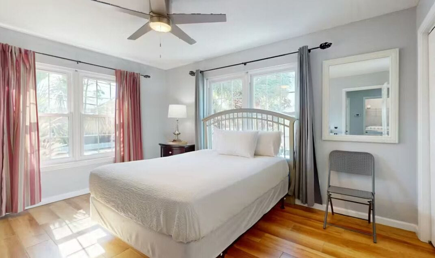 Room 5, Summer Lake 23, Walton