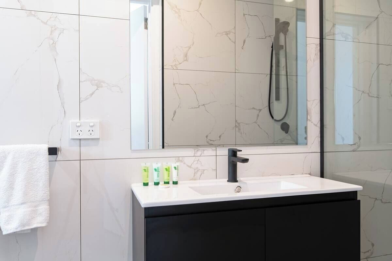 Bathroom 3, Largs Oasis - Beach and Jetty views, Adelaide