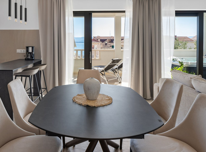 Dining room 3, Apartment Tomislav With Sea View and Hot-tub, Dugi Rat