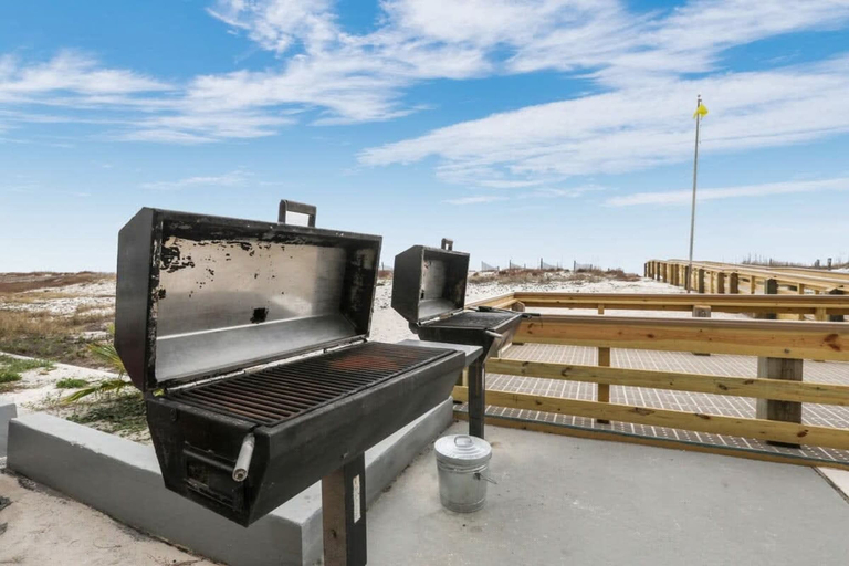 Room 5, Island Winds West 774- Walk to Hangout Beachfront, Baldwin
