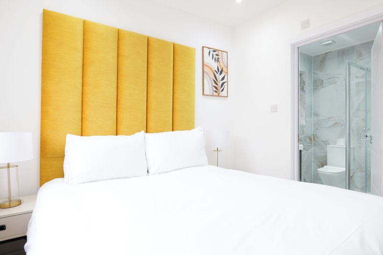 Room 4, The Wembley Chic Retreat 3 Bed Flat, London