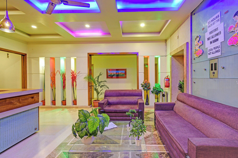 Lobby sitting area, Fabhotel Log Inn, Ranga Reddy