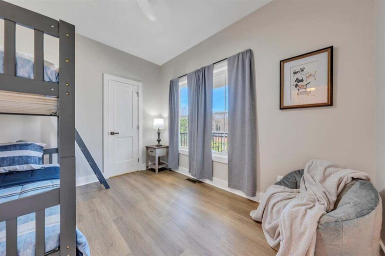 Room 4, Lake Twin Cove - New!, Bedford