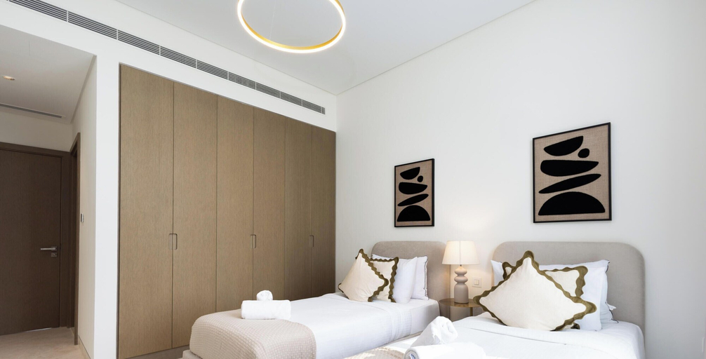 Room 3, LUX District One Lagoon View Townhouse, Dubai