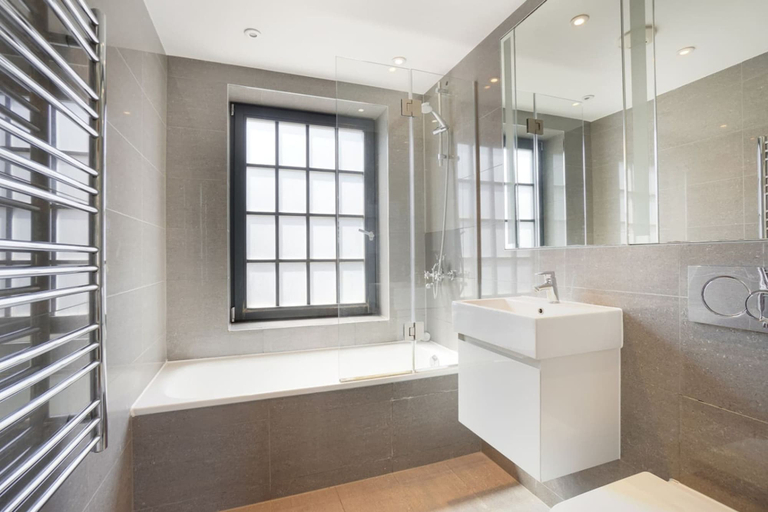 Room 2, Cool Kings Cross Apartment (OM5), London
