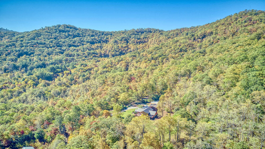 Room 5, Private Mountain Cabin Getaway in Sylva, Jackson