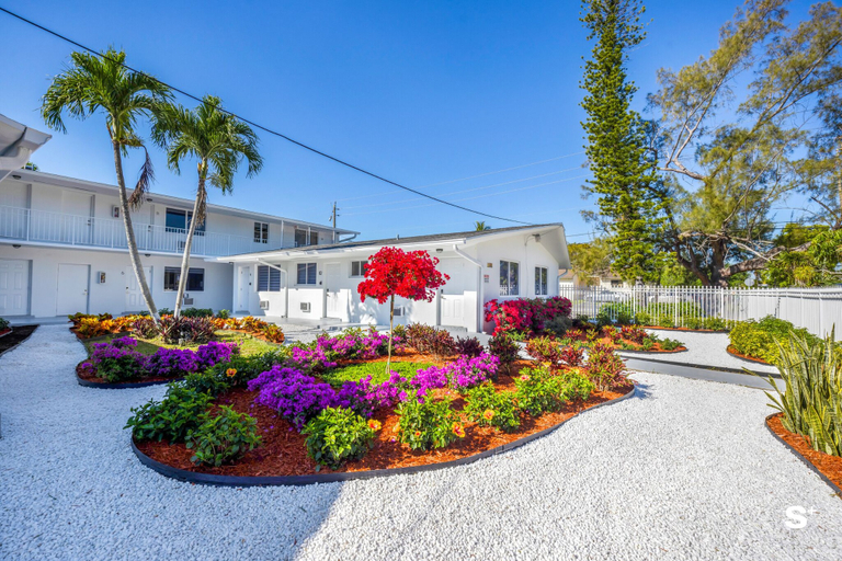 Exterior 2, Modern 1-BD in Miami- Gym - Free Parking, Miami-Dade