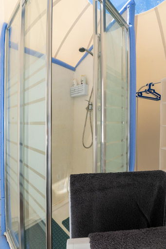 Bathroom 3, BurbujasBalbuena, interpretacion de la via lactea, Pontevedra