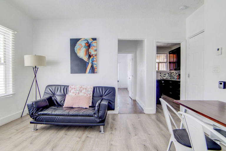 Living area 3, South Beach 2BR Condo Walk to Beach, Miami-Dade