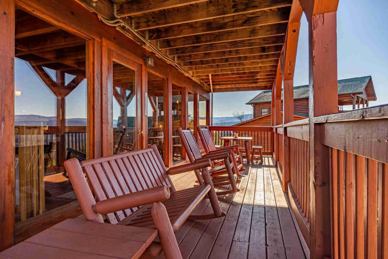 Room 3, Breezy Ridge Cabin by Beyond Expectations With Hot Tub, Sevier