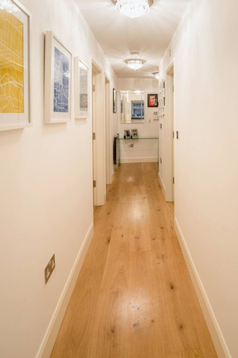 Room 2, Stylish Two Bedroom Flat BCA, London