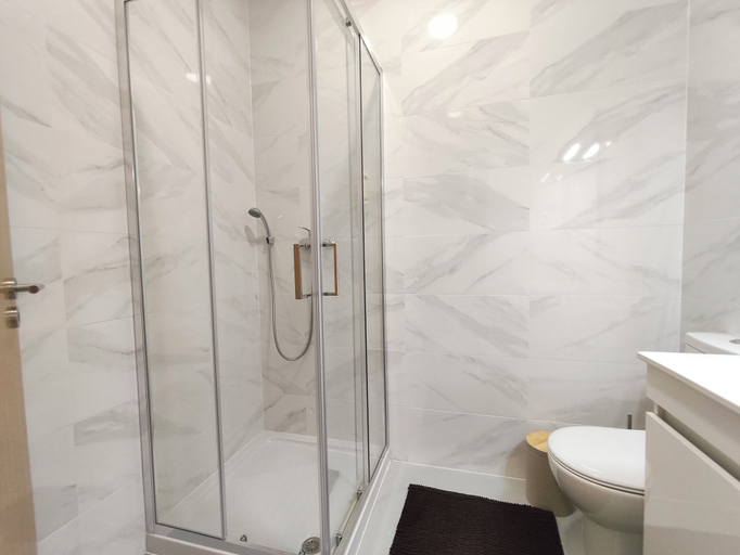 Bathroom 5, Misericordia Rooms, Guarda