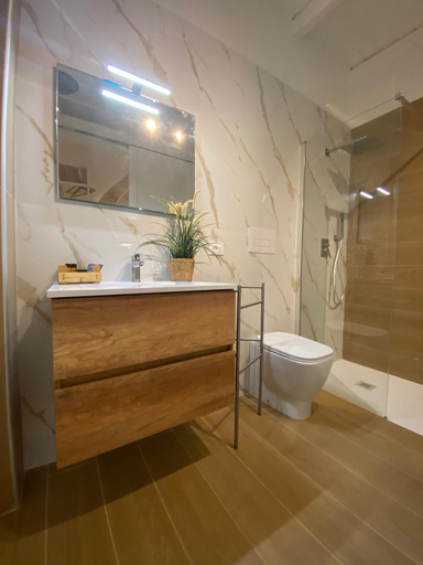 Bathroom 2, Giudecca mia, Syracuse