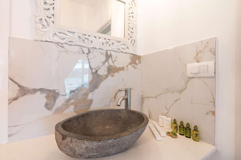 Bathroom 4, Punta Mare Villas, South Aegean