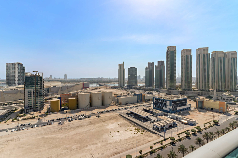 Room 5, Silkhaus Exclusive 1BR Stay at Julphar Tower, Abu Dhabi City