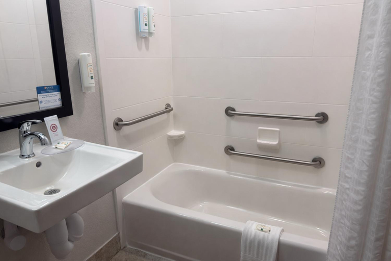 Bathroom 4, Quality Inn & Suites Colby, Thomas