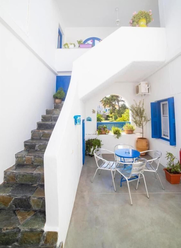 Outdoor dining 3, Barbara pension, South Aegean