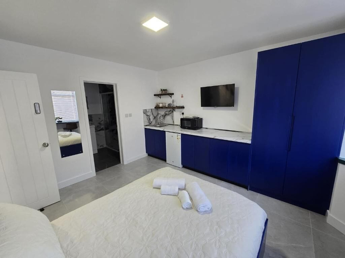 Room 2, Albion's House, Luton