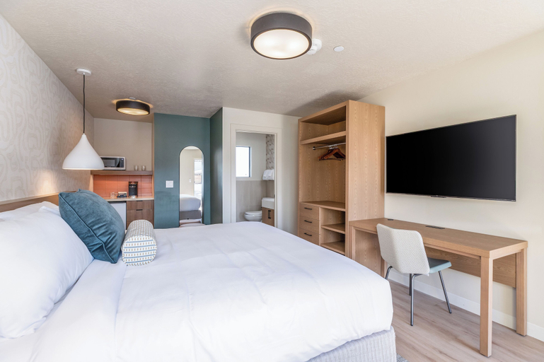 Room 5, Adobe Desert Boutique Motel, Garfield