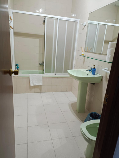 Bathroom, HOSTAL CHOCOLATE y MENTA REDONDELA, Pontevedra