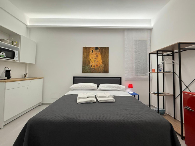 Bedroom 5, Trapani d'Amare Apartments, Trapani