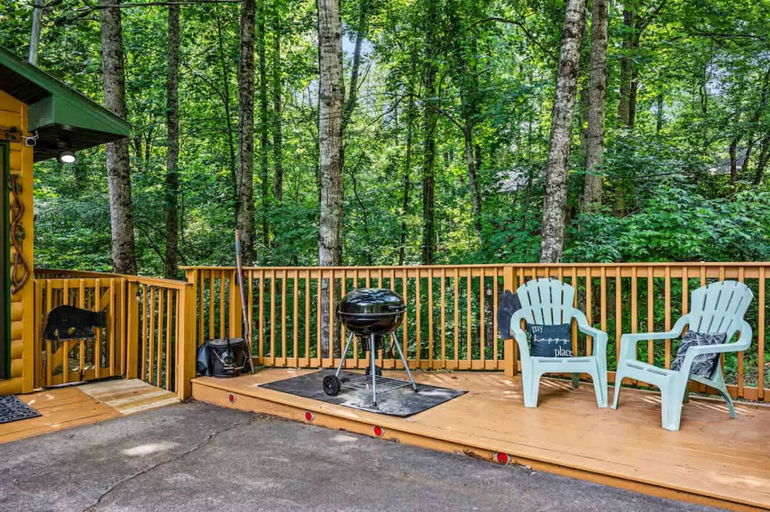 Room 4, A Little Bit of Country by Beyond Expectations, Sevier