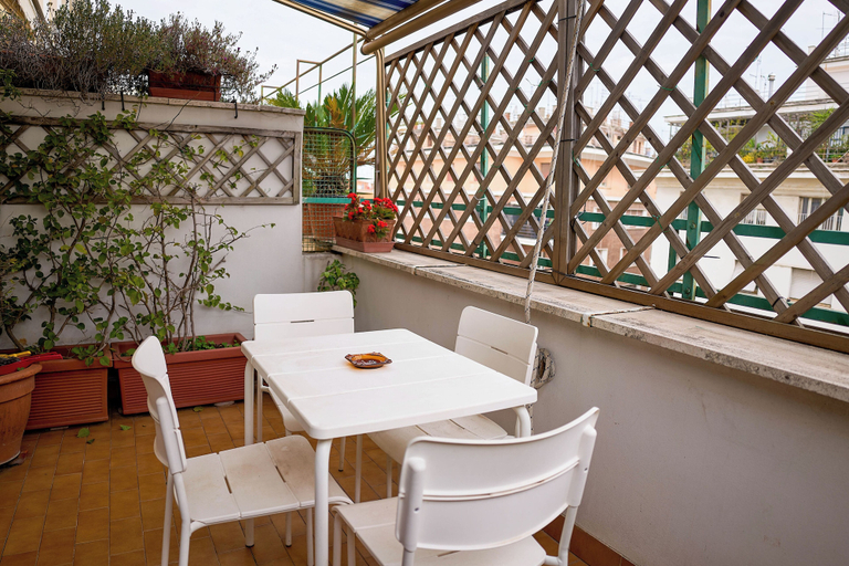 Outdoor dining 2, Naif, Roma