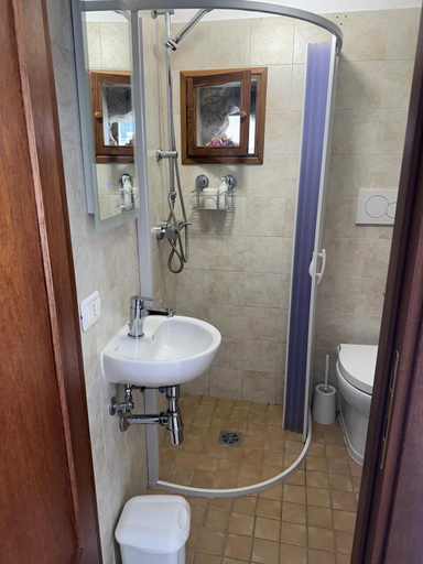 Bathroom 2, Il Bijoux, L'Aquila