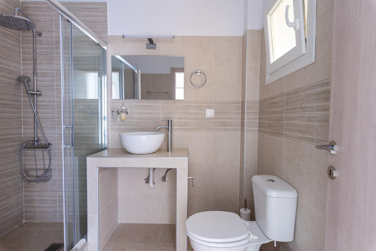 Bathroom 2, Cozy apartment next to city center, Central Macedonia