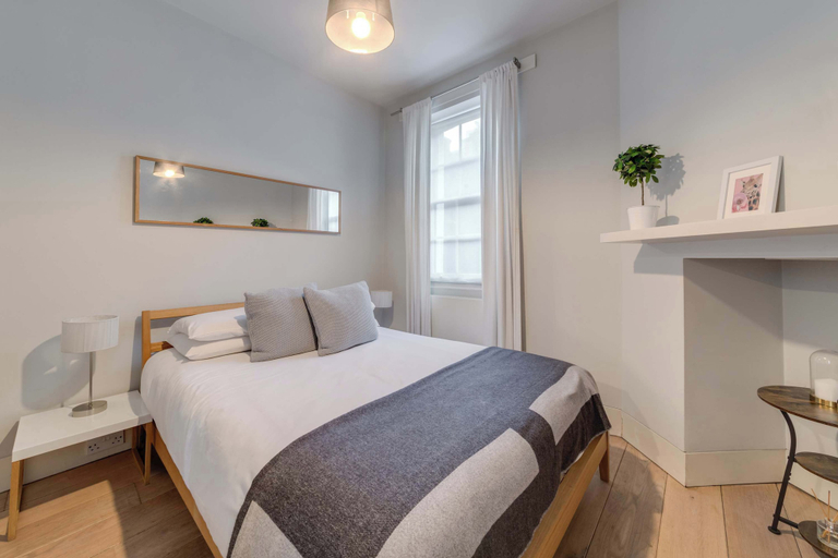 Room 3, The Fox & Found - Fitzrovia - by Frankie, London