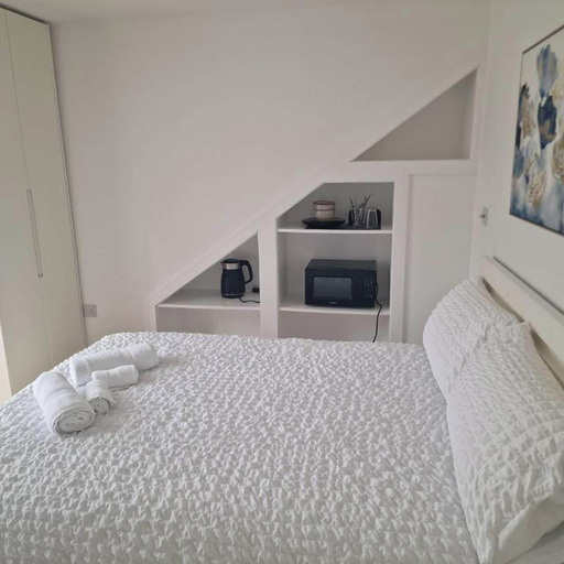 Room 5, Albion's House, Luton