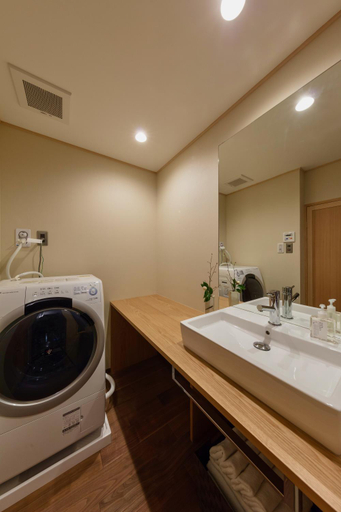 Bathroom 3, Ayaginu, Kyoto