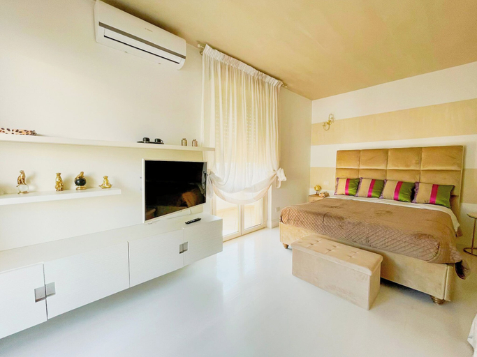 Room 2, Mora Suite, Bari