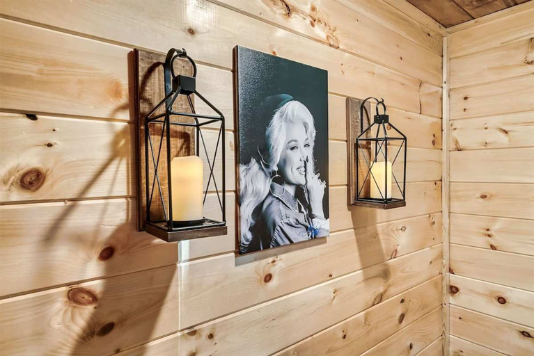 Room 4, Modern 5 Bedroom Cabin Close-dollywood Game Room, Sevier