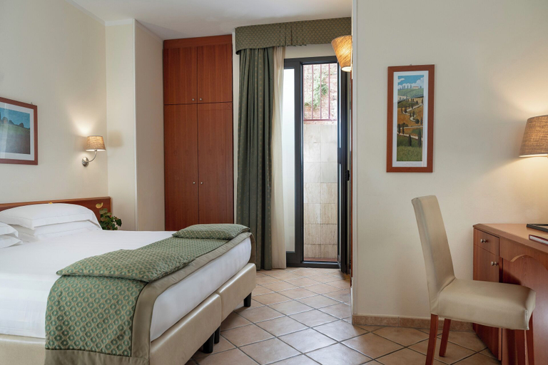 Bedroom 2, Hotel Athena, Siena