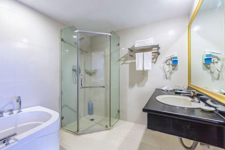 Bathroom 4, Hengdian World Studios Xinghe Grand Hotel (Ming and Qing Palace Scenic Area), Jinhua