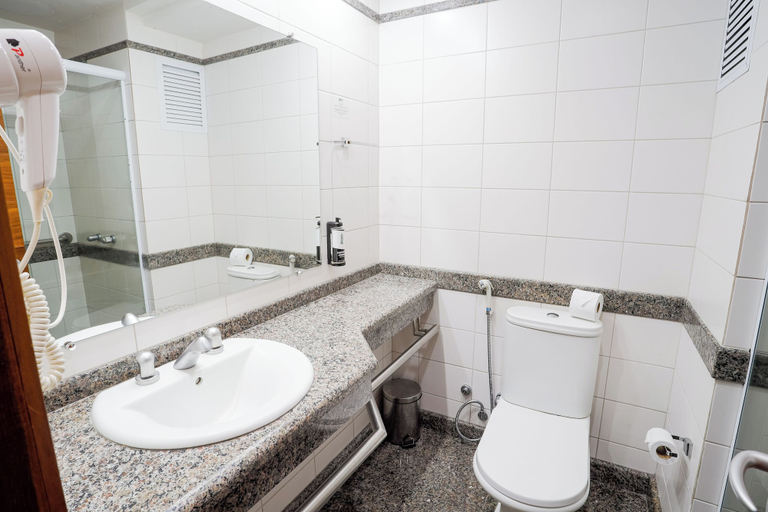 Bathroom 5, Alven Hotel by Slaviero Hotéis, Joinvile
