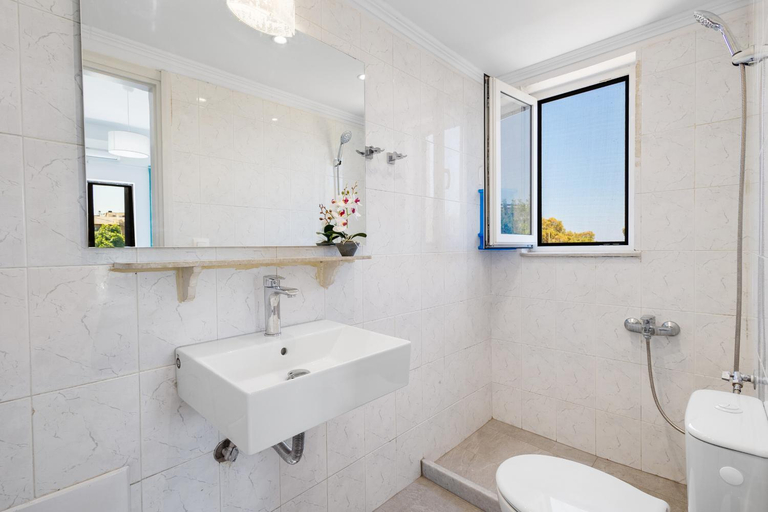 Bathroom, Sun & Beach Apartments in Chania 13, Crete