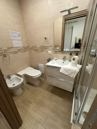Bathroom 2, Domus Romeo, Napoli