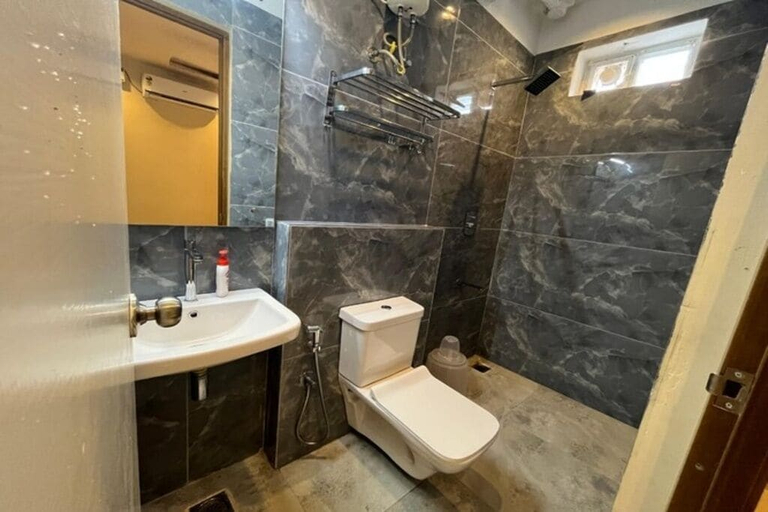 Bathroom 5, The K Inn Wavefront, Kancheepuram
