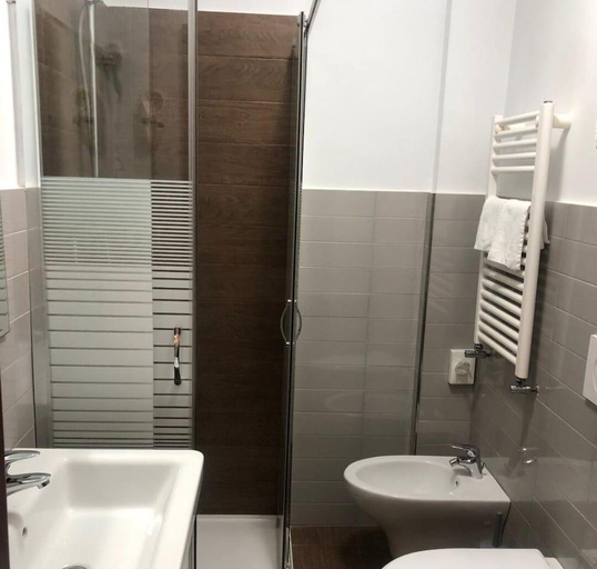 Bathroom 5, La Vecchia Fattoria, Ancona